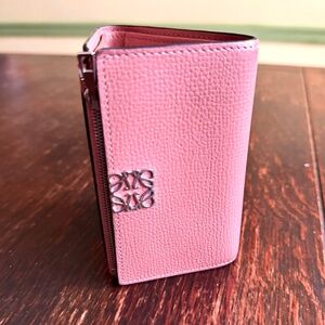 Loewe Coral Pink Pebbled Leather Compact Bifold Wallet with Anagram Clip EUC